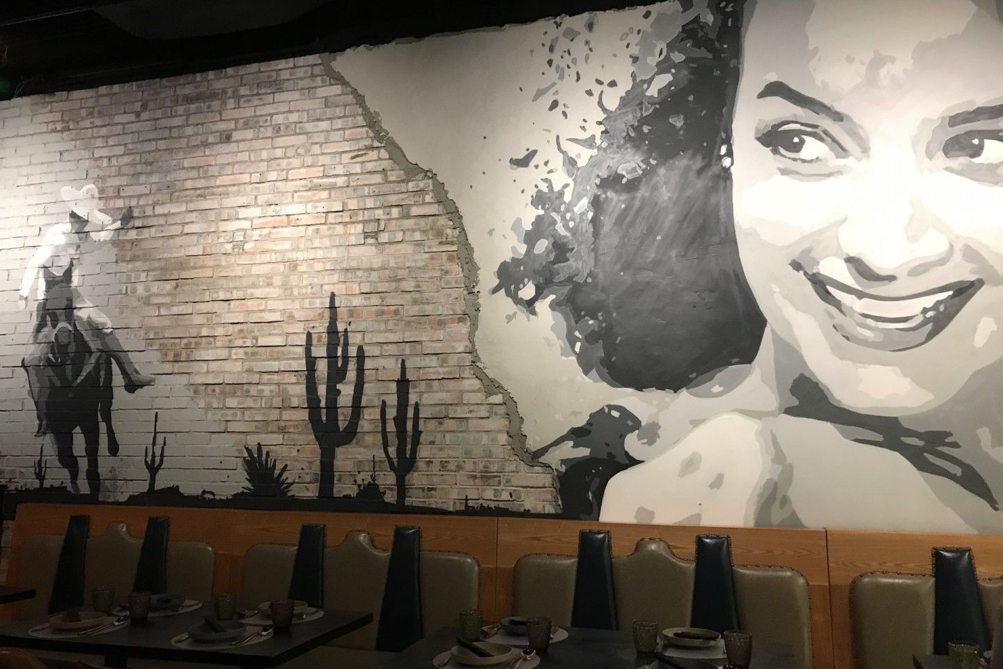 8Five2 Restobar