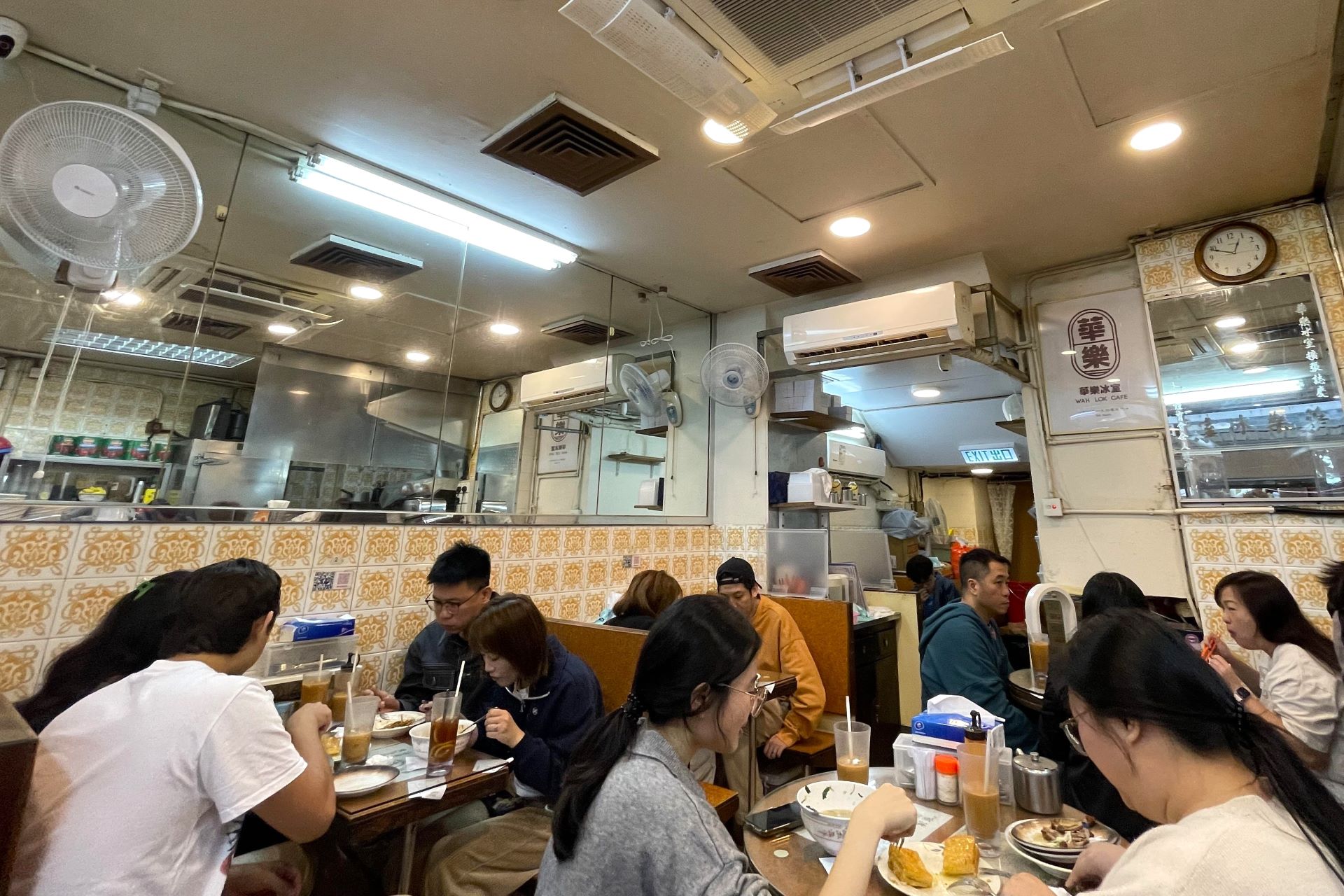 華樂冰室.體驗1940年代開業至今的香港茶餐廳|上環美食