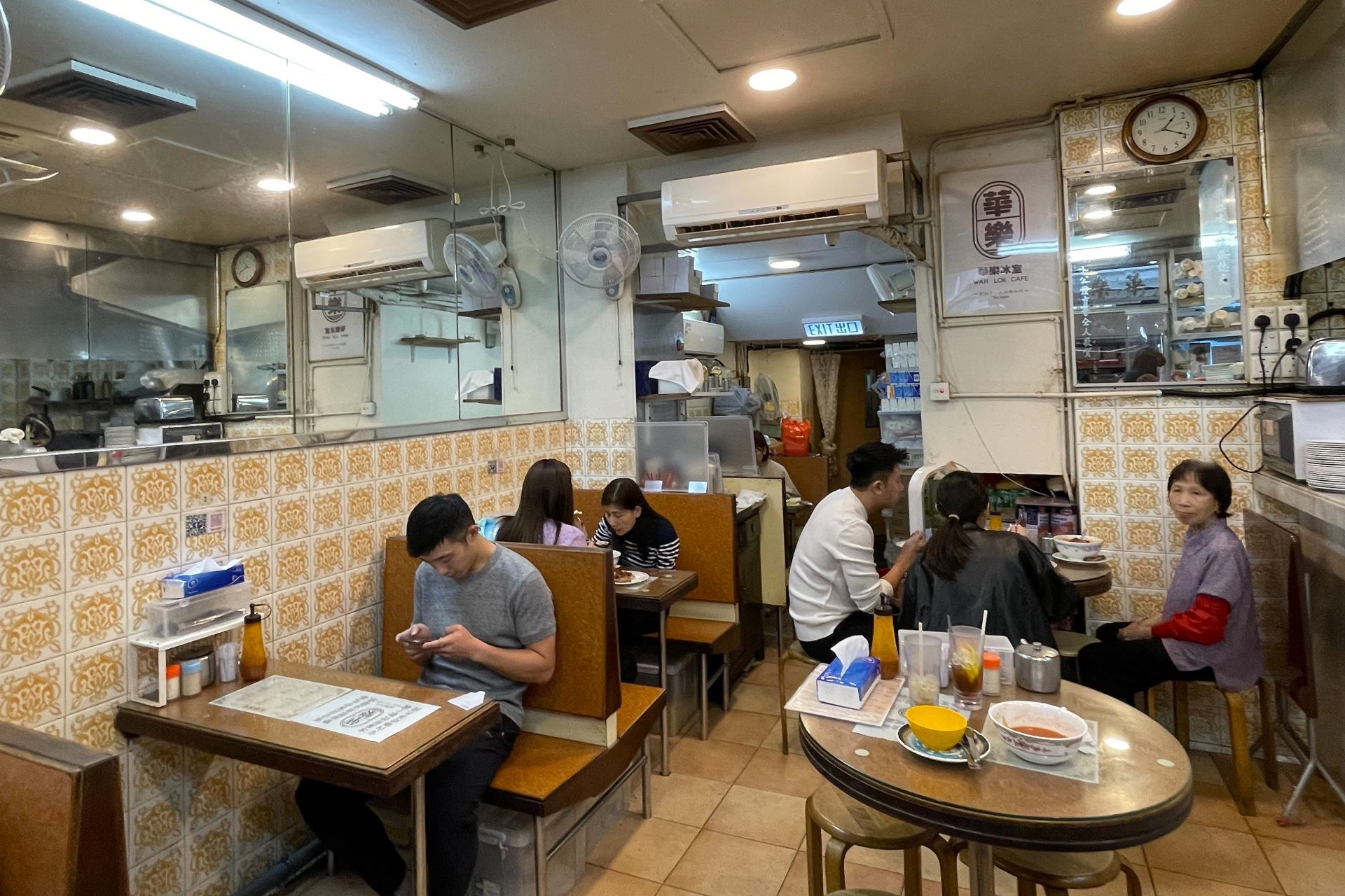 華樂冰室.體驗1940年代開業至今的香港茶餐廳|上環美食